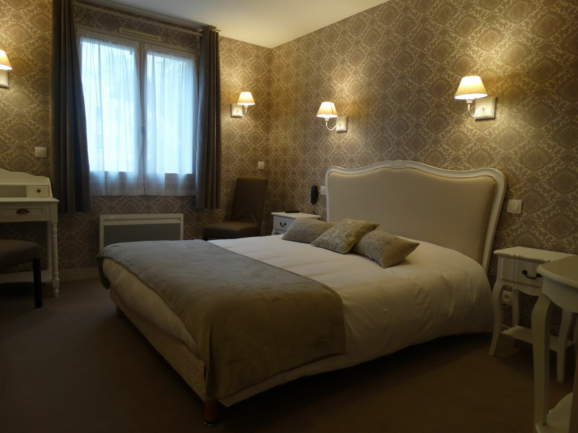 Castel Fleuri Hotel Tours Exterior photo